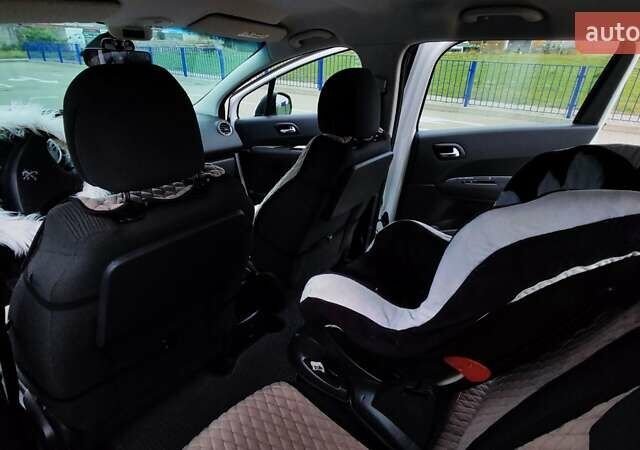 Белый Пежо 5008, объемом двигателя 1.56 л и пробегом 330 тыс. км за 9300 $, фото 13 на Automoto.ua