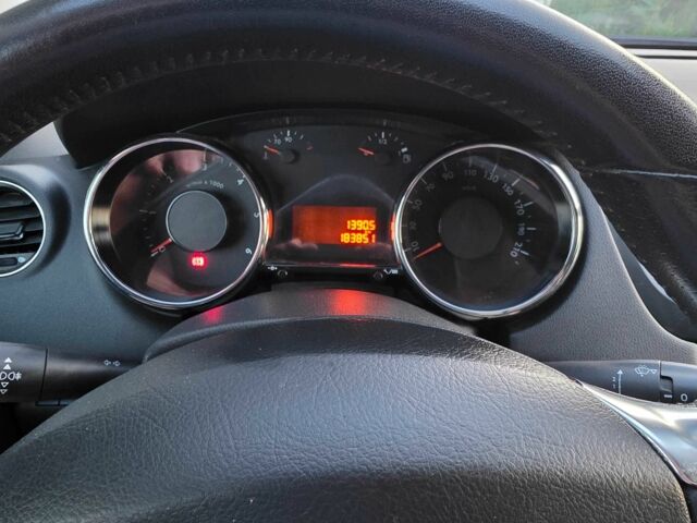 Білий Пежо 5008, об'ємом двигуна 1.6 л та пробігом 183 тис. км за 9000 $, фото 11 на Automoto.ua