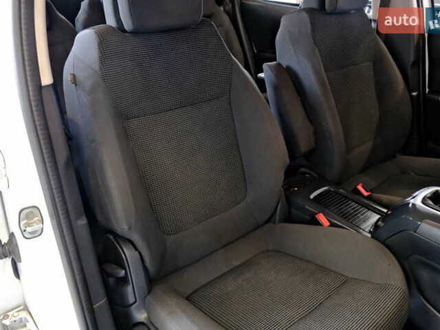 Белый Пежо 5008, объемом двигателя 1.6 л и пробегом 232 тыс. км за 7900 $, фото 49 на Automoto.ua