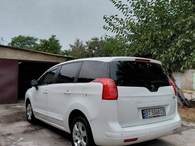 Белый Пежо 5008, объемом двигателя 1.6 л и пробегом 239 тыс. км за 6999 $, фото 3 на Automoto.ua