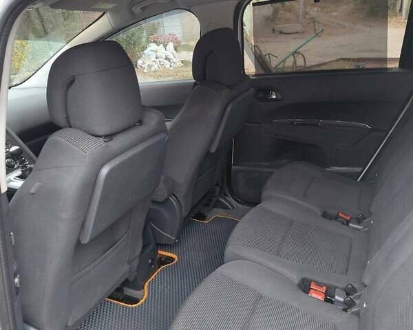 Белый Пежо 5008, объемом двигателя 1.56 л и пробегом 239 тыс. км за 6900 $, фото 5 на Automoto.ua