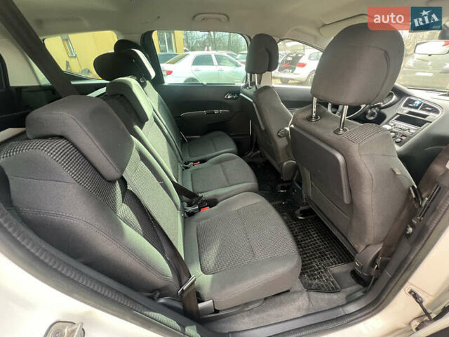 Білий Пежо 5008, об'ємом двигуна 1.6 л та пробігом 205 тис. км за 9099 $, фото 23 на Automoto.ua