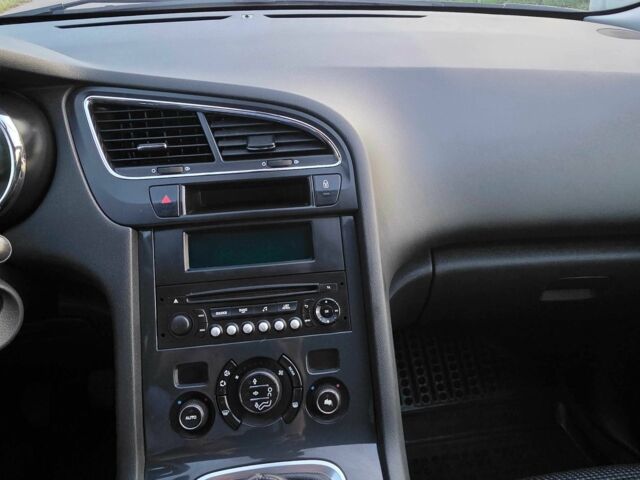 Білий Пежо 5008, об'ємом двигуна 1.6 л та пробігом 183 тис. км за 9000 $, фото 10 на Automoto.ua