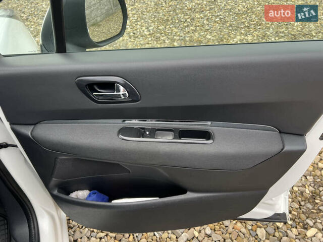 Білий Пежо 5008, об'ємом двигуна 1.6 л та пробігом 205 тис. км за 9099 $, фото 17 на Automoto.ua