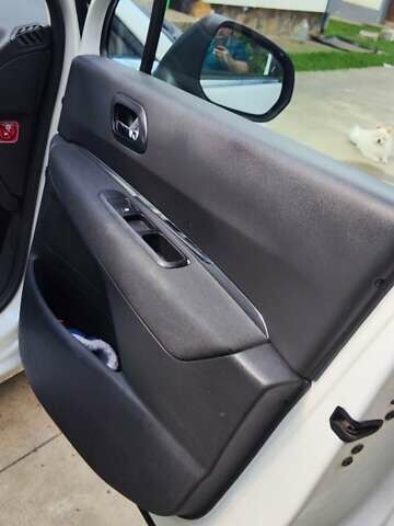 Білий Пежо 5008, об'ємом двигуна 1.6 л та пробігом 210 тис. км за 9100 $, фото 24 на Automoto.ua