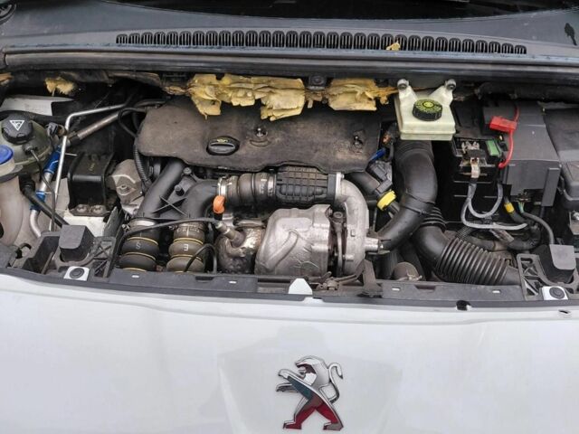 Белый Пежо 5008, объемом двигателя 1.6 л и пробегом 239 тыс. км за 6999 $, фото 6 на Automoto.ua