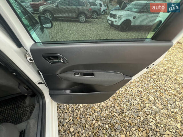 Білий Пежо 5008, об'ємом двигуна 1.6 л та пробігом 205 тис. км за 9099 $, фото 22 на Automoto.ua