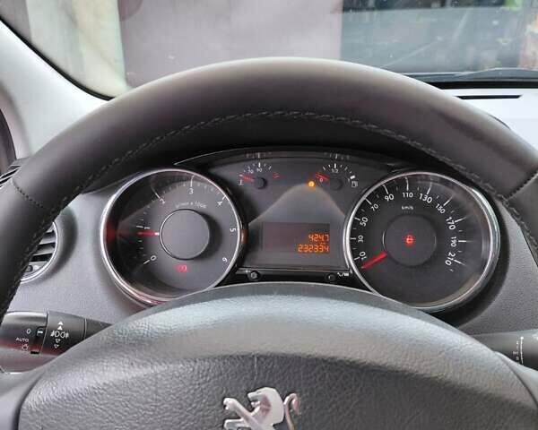 Белый Пежо 5008, объемом двигателя 1.56 л и пробегом 239 тыс. км за 6900 $, фото 8 на Automoto.ua