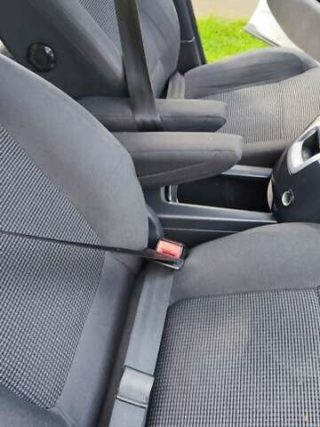 Білий Пежо 5008, об'ємом двигуна 1.6 л та пробігом 210 тис. км за 9100 $, фото 21 на Automoto.ua