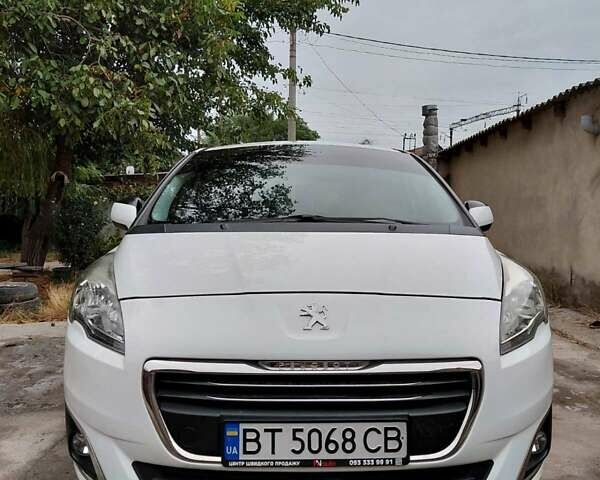 Белый Пежо 5008, объемом двигателя 1.56 л и пробегом 239 тыс. км за 6900 $, фото 9 на Automoto.ua
