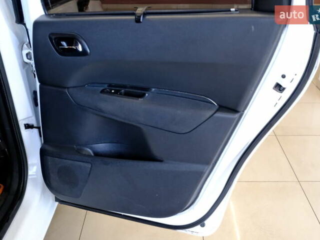 Белый Пежо 5008, объемом двигателя 1.6 л и пробегом 232 тыс. км за 7900 $, фото 42 на Automoto.ua