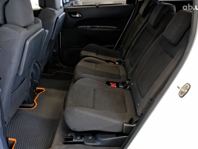 Белый Пежо 5008, объемом двигателя 1.6 л и пробегом 232 тыс. км за 7900 $, фото 7 на Automoto.ua