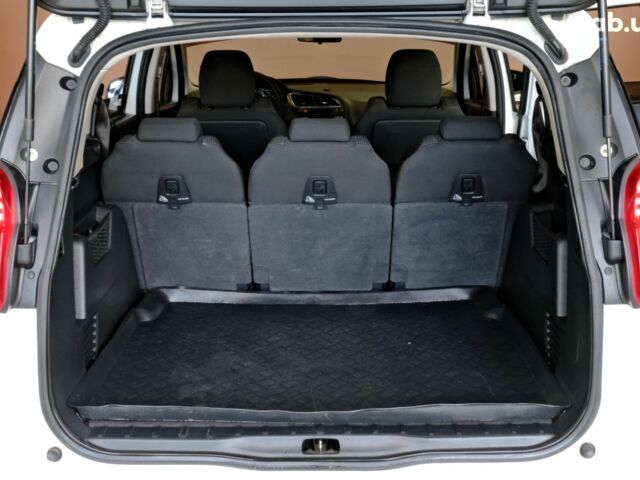 Белый Пежо 5008, объемом двигателя 1.6 л и пробегом 232 тыс. км за 7900 $, фото 8 на Automoto.ua