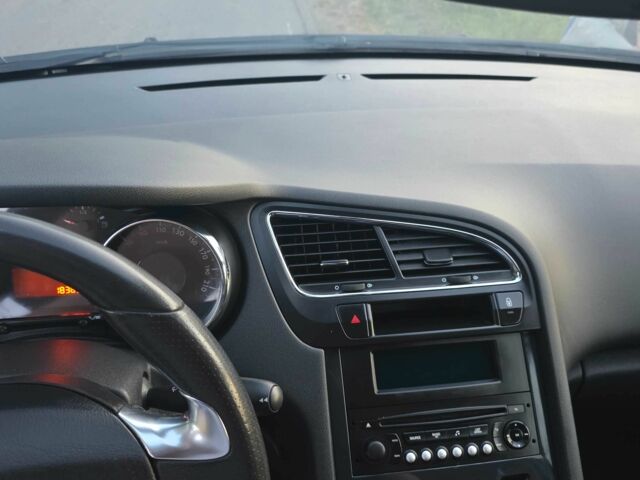 Білий Пежо 5008, об'ємом двигуна 1.6 л та пробігом 183 тис. км за 9000 $, фото 8 на Automoto.ua