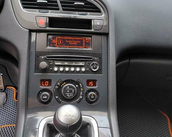 Белый Пежо 5008, объемом двигателя 1.56 л и пробегом 239 тыс. км за 6900 $, фото 15 на Automoto.ua