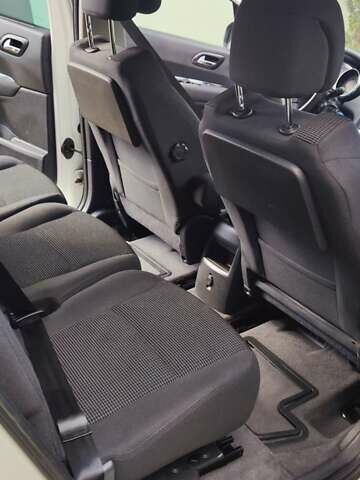 Білий Пежо 5008, об'ємом двигуна 1.6 л та пробігом 210 тис. км за 9100 $, фото 18 на Automoto.ua