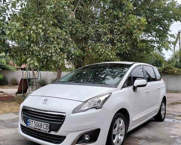 Белый Пежо 5008, объемом двигателя 1.56 л и пробегом 239 тыс. км за 6900 $, фото 7 на Automoto.ua