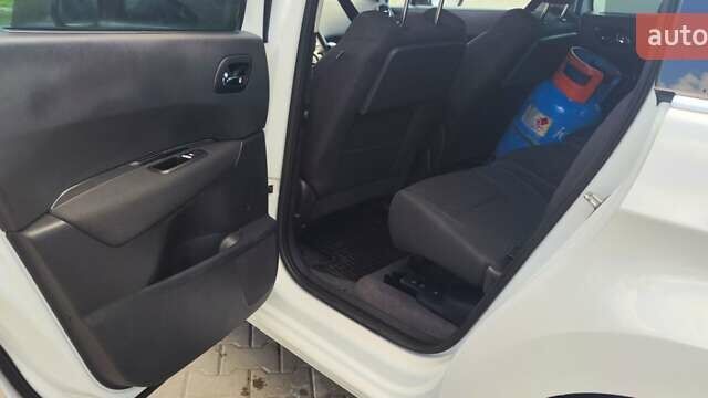 Білий Пежо 5008, об'ємом двигуна 1.6 л та пробігом 208 тис. км за 9600 $, фото 18 на Automoto.ua