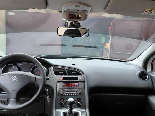 Белый Пежо 5008, объемом двигателя 1.6 л и пробегом 239 тыс. км за 6999 $, фото 5 на Automoto.ua