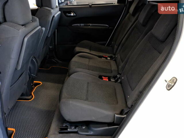 Белый Пежо 5008, объемом двигателя 1.6 л и пробегом 232 тыс. км за 7900 $, фото 39 на Automoto.ua