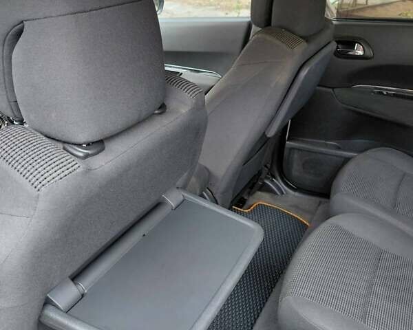 Белый Пежо 5008, объемом двигателя 1.56 л и пробегом 239 тыс. км за 6900 $, фото 11 на Automoto.ua