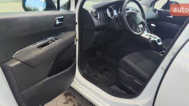 Білий Пежо 5008, об'ємом двигуна 1.6 л та пробігом 208 тис. км за 9600 $, фото 19 на Automoto.ua