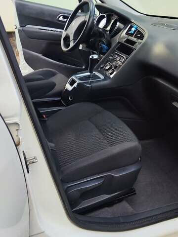 Білий Пежо 5008, об'ємом двигуна 1.6 л та пробігом 208 тис. км за 9600 $, фото 30 на Automoto.ua