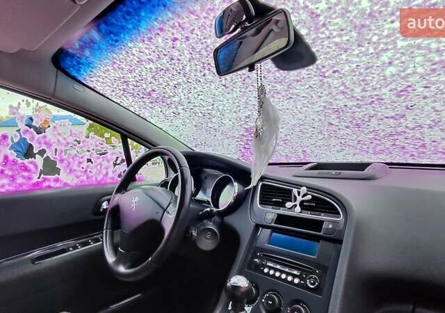 Белый Пежо 5008, объемом двигателя 1.56 л и пробегом 330 тыс. км за 9300 $, фото 6 на Automoto.ua