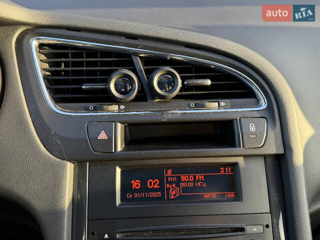 Білий Пежо 5008, об'ємом двигуна 1.6 л та пробігом 230 тис. км за 9999 $, фото 45 на Automoto.ua