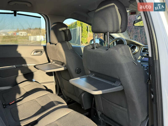 Білий Пежо 5008, об'ємом двигуна 1.6 л та пробігом 230 тис. км за 9999 $, фото 32 на Automoto.ua