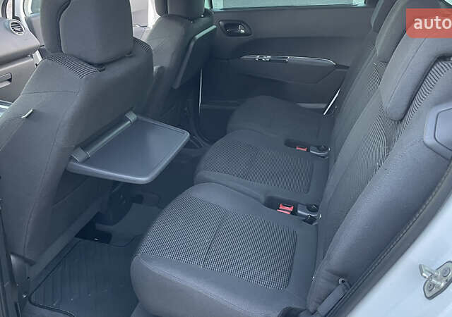 Білий Пежо 5008, об'ємом двигуна 1.6 л та пробігом 220 тис. км за 12300 $, фото 12 на Automoto.ua