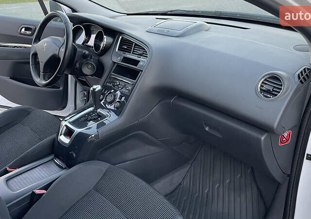 Білий Пежо 5008, об'ємом двигуна 1.6 л та пробігом 220 тис. км за 12300 $, фото 10 на Automoto.ua