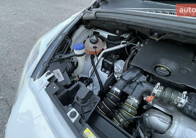 Білий Пежо 5008, об'ємом двигуна 1.6 л та пробігом 220 тис. км за 12300 $, фото 27 на Automoto.ua