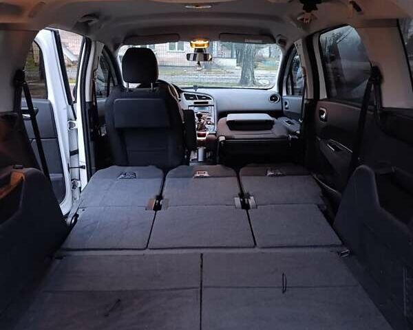 Белый Пежо 5008, объемом двигателя 1.56 л и пробегом 180 тыс. км за 8555 $, фото 13 на Automoto.ua