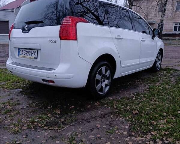 Белый Пежо 5008, объемом двигателя 1.56 л и пробегом 180 тыс. км за 8555 $, фото 4 на Automoto.ua