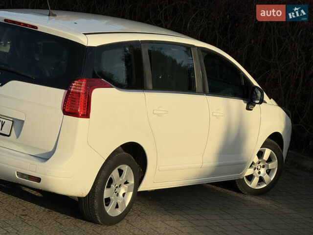 Білий Пежо 5008, об'ємом двигуна 1.6 л та пробігом 230 тис. км за 9999 $, фото 20 на Automoto.ua