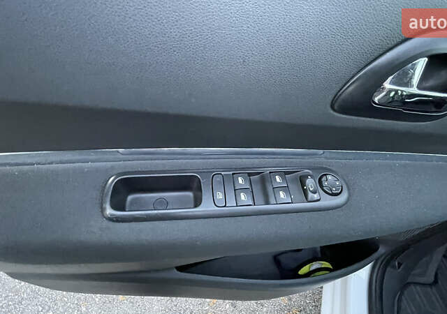 Білий Пежо 5008, об'ємом двигуна 1.6 л та пробігом 220 тис. км за 12300 $, фото 24 на Automoto.ua