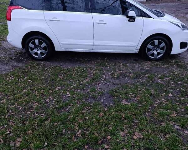 Белый Пежо 5008, объемом двигателя 1.56 л и пробегом 180 тыс. км за 8555 $, фото 7 на Automoto.ua