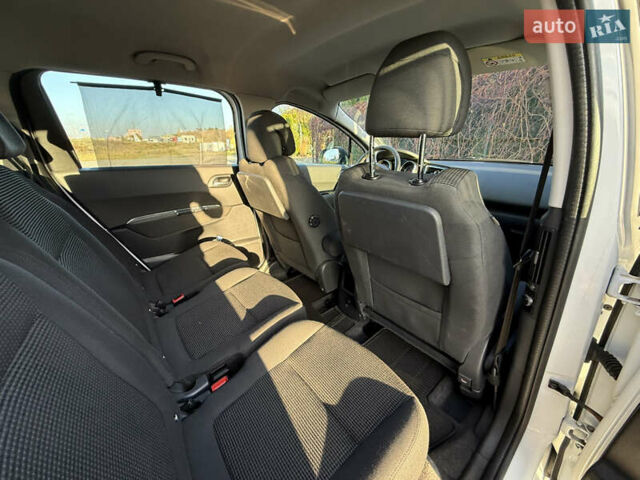 Білий Пежо 5008, об'ємом двигуна 1.6 л та пробігом 230 тис. км за 9999 $, фото 29 на Automoto.ua