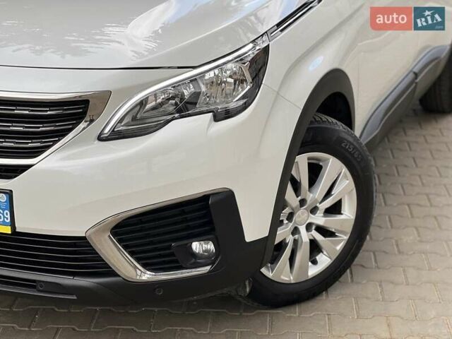 Белый Пежо 5008, объемом двигателя 1.5 л и пробегом 197 тыс. км за 20550 $, фото 1 на Automoto.ua