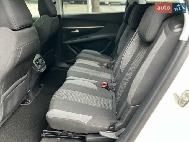 Белый Пежо 5008, объемом двигателя 1.5 л и пробегом 197 тыс. км за 20550 $, фото 20 на Automoto.ua