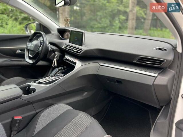 Белый Пежо 5008, объемом двигателя 1.5 л и пробегом 197 тыс. км за 20550 $, фото 12 на Automoto.ua