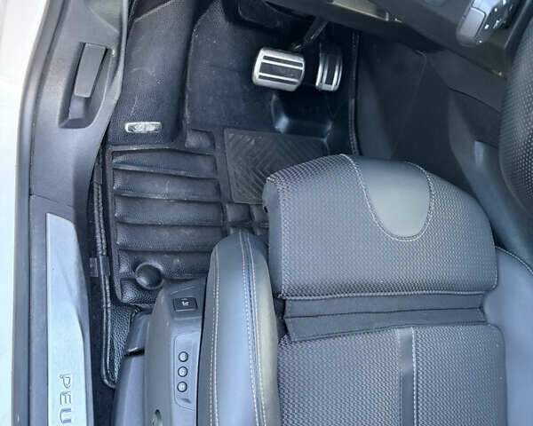 Белый Пежо 5008, объемом двигателя 2 л и пробегом 55 тыс. км за 34700 $, фото 21 на Automoto.ua