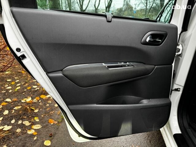 Белый Пежо 5008, объемом двигателя 1.6 л и пробегом 272 тыс. км за 8490 $, фото 17 на Automoto.ua