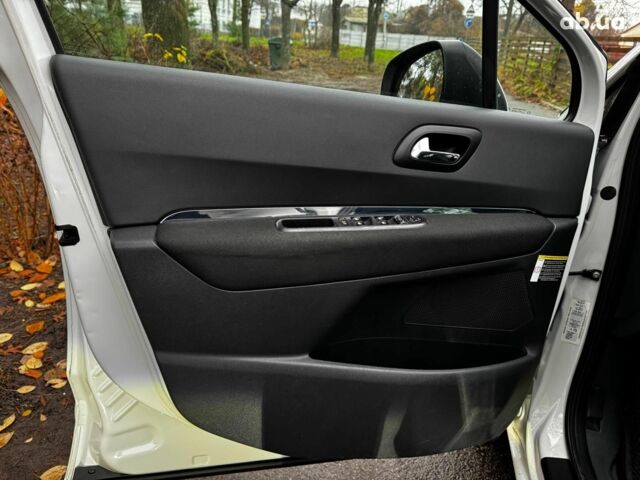 Белый Пежо 5008, объемом двигателя 1.6 л и пробегом 272 тыс. км за 8490 $, фото 9 на Automoto.ua