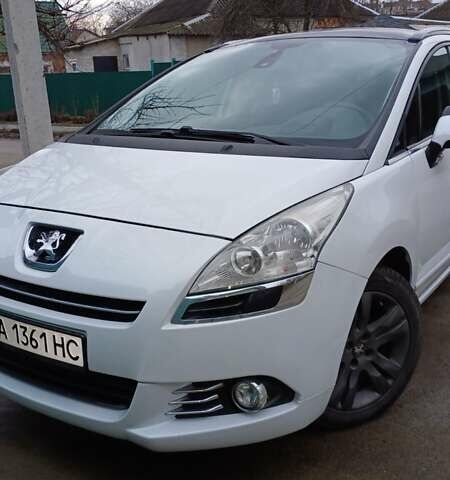Білий Пежо 5008, об'ємом двигуна 1.6 л та пробігом 242 тис. км за 6000 $, фото 1 на Automoto.ua