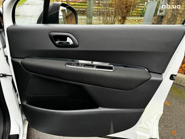 Белый Пежо 5008, объемом двигателя 1.6 л и пробегом 272 тыс. км за 8490 $, фото 23 на Automoto.ua