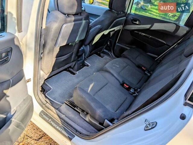 Пежо 5008 2010 в Ковель на Automoto.ua Белый Пежо 5008, объемом двигателя 1.56 л и пробегом 200 тыс. км за 6700 $, фото 12 на Automoto.ua