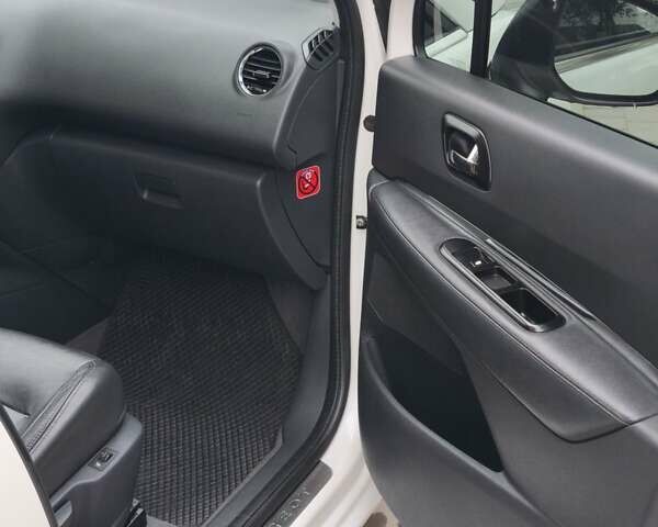 Білий Пежо 5008, об'ємом двигуна 1.6 л та пробігом 248 тис. км за 9700 $, фото 19 на Automoto.ua