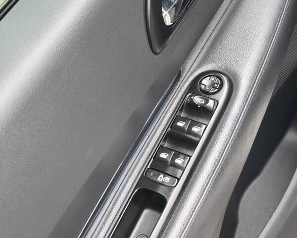 Білий Пежо 5008, об'ємом двигуна 1.6 л та пробігом 248 тис. км за 9700 $, фото 9 на Automoto.ua